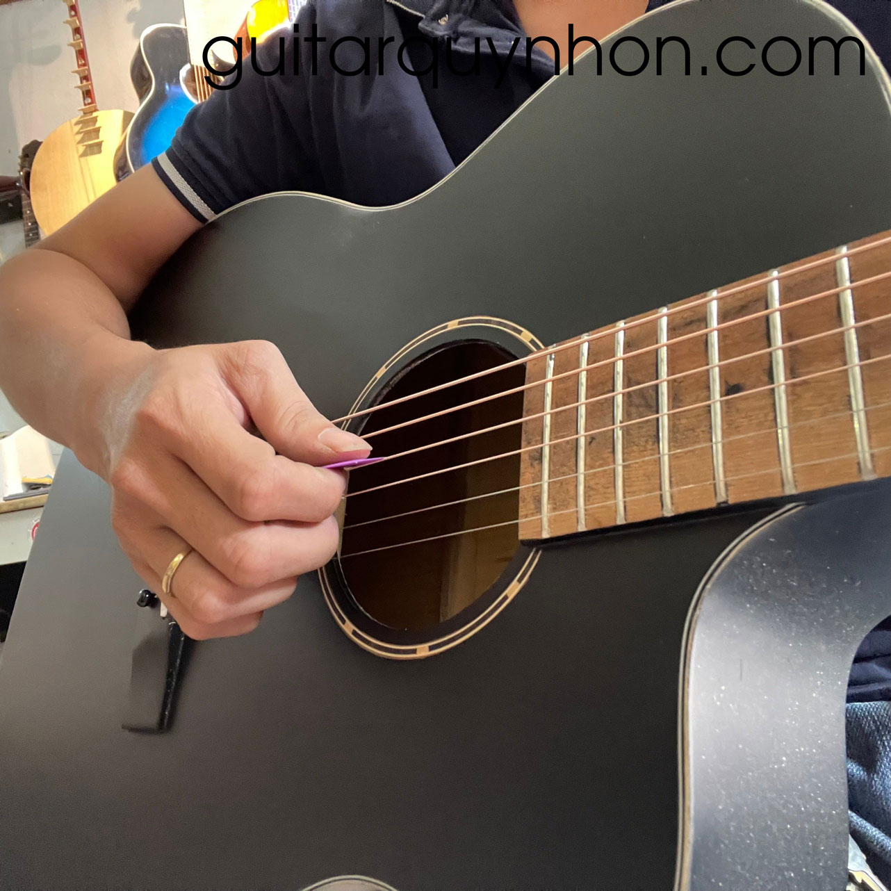 Cách cầm phím và đặt ngón tay đàn guitar